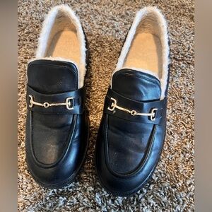 Women’s heeled loafers with Sherpa lining